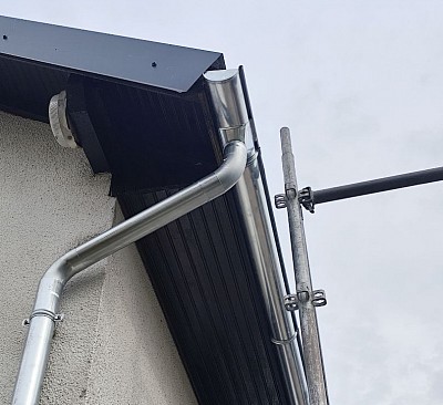 pose de gouttière en zinc