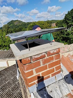 Pose de chapeau de cheminée inox sur mesure