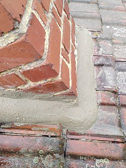 Remplacement de solin de cheminée