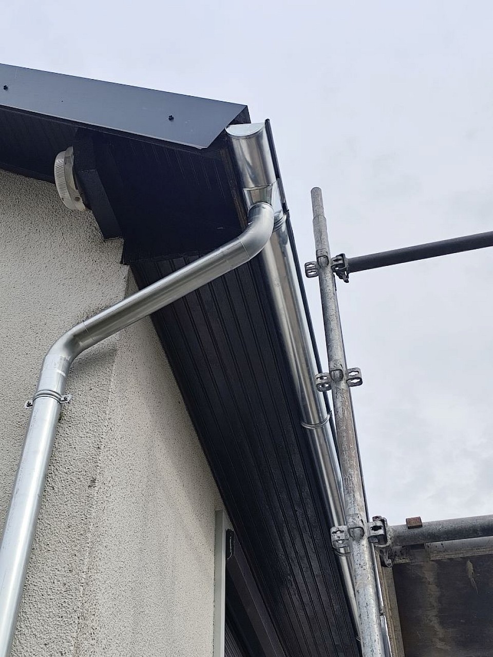 Évacuation des eaux pose de gouttière